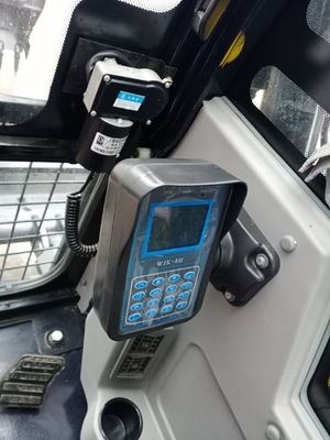 Εκσκαφέας με 1 άνω ρόλο ανά πλευρά
